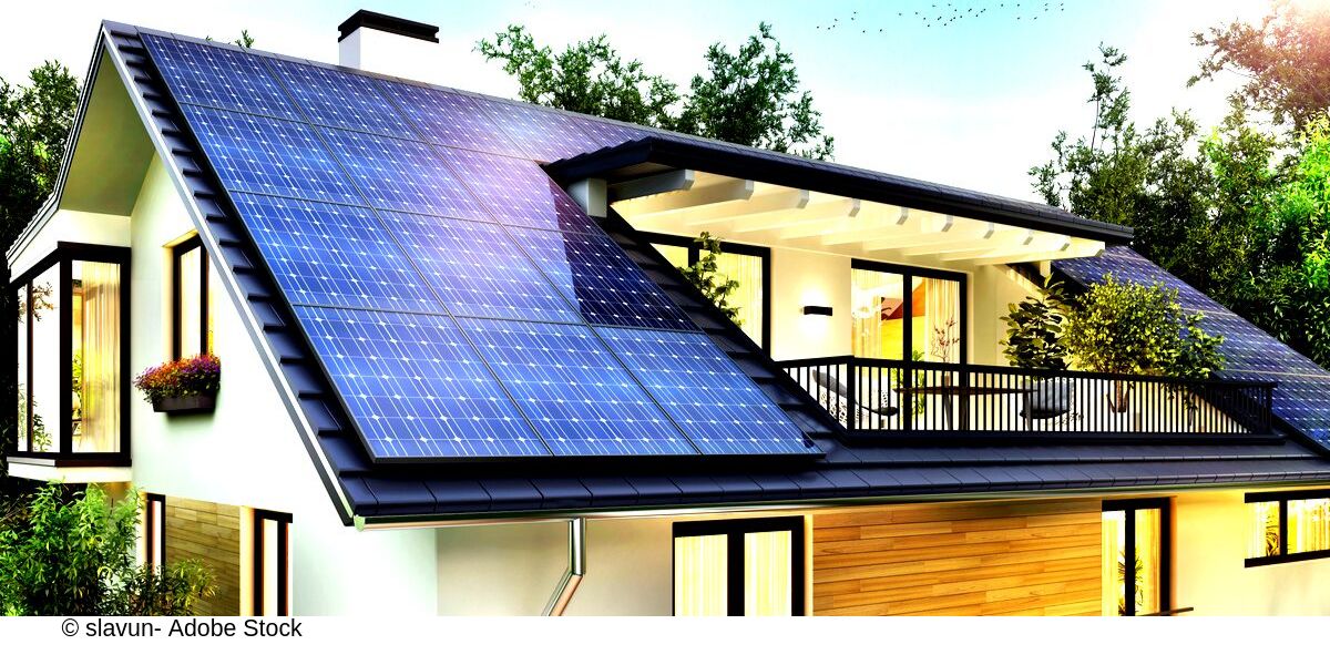 Photovoltaik_Solaranlage_Haus_Dach_Adobe_Stcok_slavun_268782123_Social_Media_GemRed